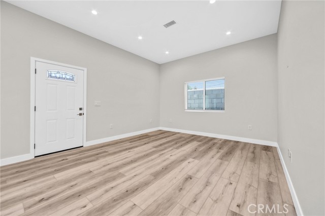 Detail Gallery Image 2 of 21 For 9998 1/2 Louise Ave, Northridge,  CA 91325 - 2 Beds | 2 Baths
