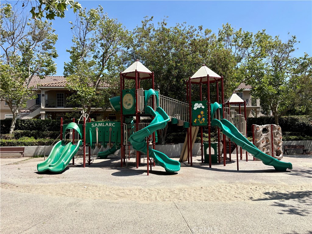 https://media.crmls.org/medias/fbd1aa77-6b0d-42e2-bc4a-99d97f24cb4b.jpg?preset=X-Large