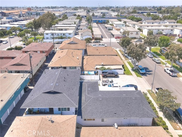 735 James Street, Costa Mesa CA: https://media.crmls.org/medias/fbd1af70-00ce-425e-ad80-e042c396f36d.jpg