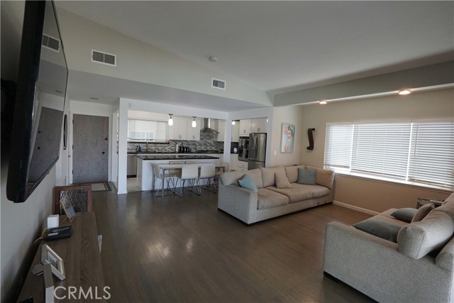 Detail Gallery Image 3 of 20 For 9327 Stanwin Ave, Arleta,  CA 91331 - 4 Beds | 2 Baths