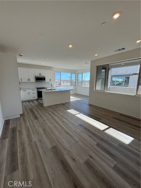 Detail Gallery Image 2 of 9 For 3268 South Coral Paseo, Ontario,  CA 91761 - 2 Beds | 2 Baths