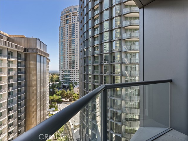 211 W Elm Court, Los Angeles CA: https://media.crmls.org/medias/fbd4096e-1c31-4361-8243-eb952aa69963.jpg