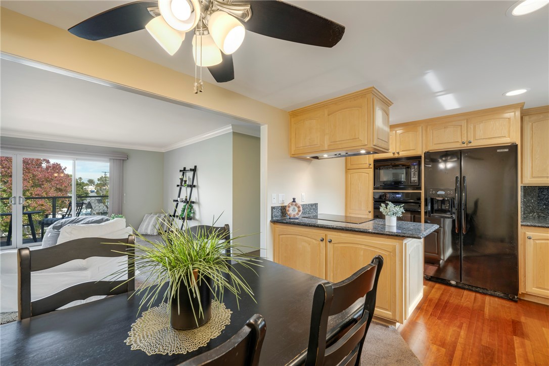 Detail Gallery Image 7 of 36 For 2500 E 2nd St #302,  Long Beach,  CA 90803 - 2 Beds | 2 Baths