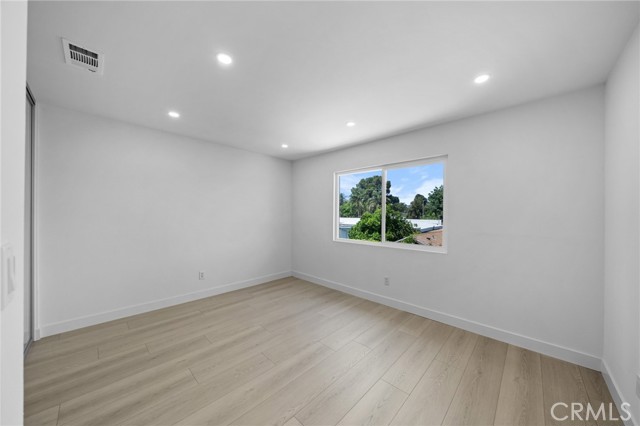 19735 Blythe Street, Winnetka CA: https://media.crmls.org/medias/fbd42fcc-46e7-480d-b953-e2fd42d18f6c.jpg