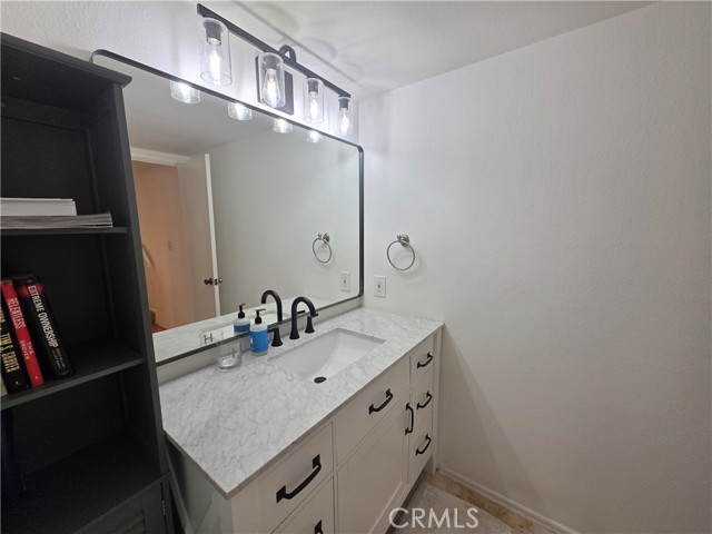 Detail Gallery Image 16 of 27 For 13963 Riverside, Sherman Oaks,  CA 91423 - 2 Beds | 2/1 Baths