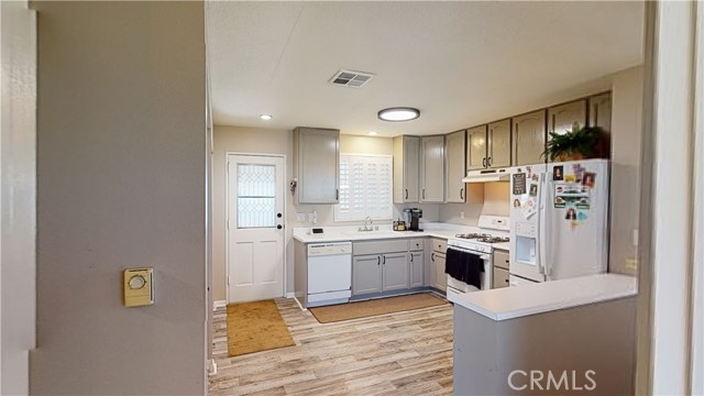 Detail Gallery Image 9 of 29 For 19361 Brookhurst St #163,  Huntington Beach,  CA 92646 - 3 Beds | 2 Baths