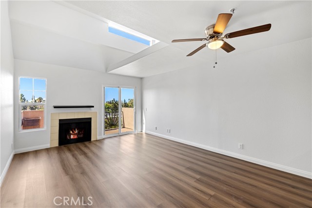 450 E 4th Street, Santa Ana CA: https://media.crmls.org/medias/fbd55e46-7c05-4ce2-a265-9fd51eaa2f4e.jpg