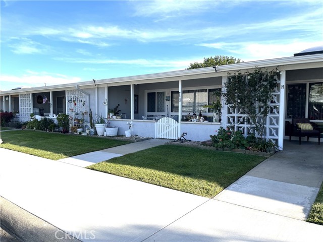 Detail Gallery Image 2 of 11 For 13801 El Dorado Dr #11-I,  Seal Beach,  CA 90740 - 1 Beds | 1 Baths