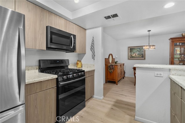 254 E Fern Avenue, Redlands CA: https://media.crmls.org/medias/fbd6452a-9841-4681-8ebb-178eb7dddad5.jpg