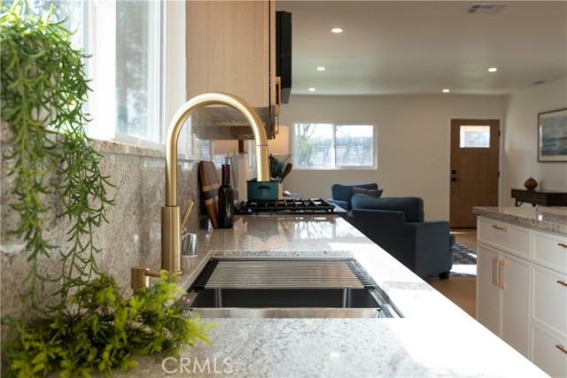 Detail Gallery Image 13 of 51 For 5104 8th Ave, Los Angeles,  CA 90043 - 4 Beds | 3 Baths