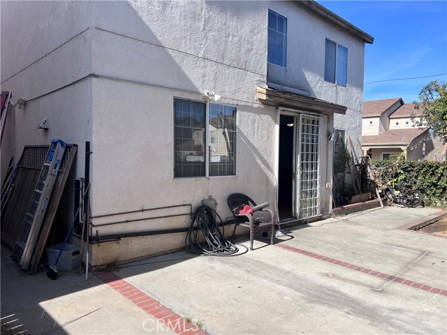 2005 E 120th Street, Los Angeles CA: https://media.crmls.org/medias/fbd70efa-f030-45c4-937a-2b0217dcc519.jpg