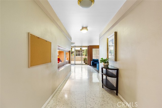 Detail Gallery Image 2 of 20 For 395 S Oakland Ave #101,  Pasadena,  CA 91101 - 3 Beds | 2 Baths