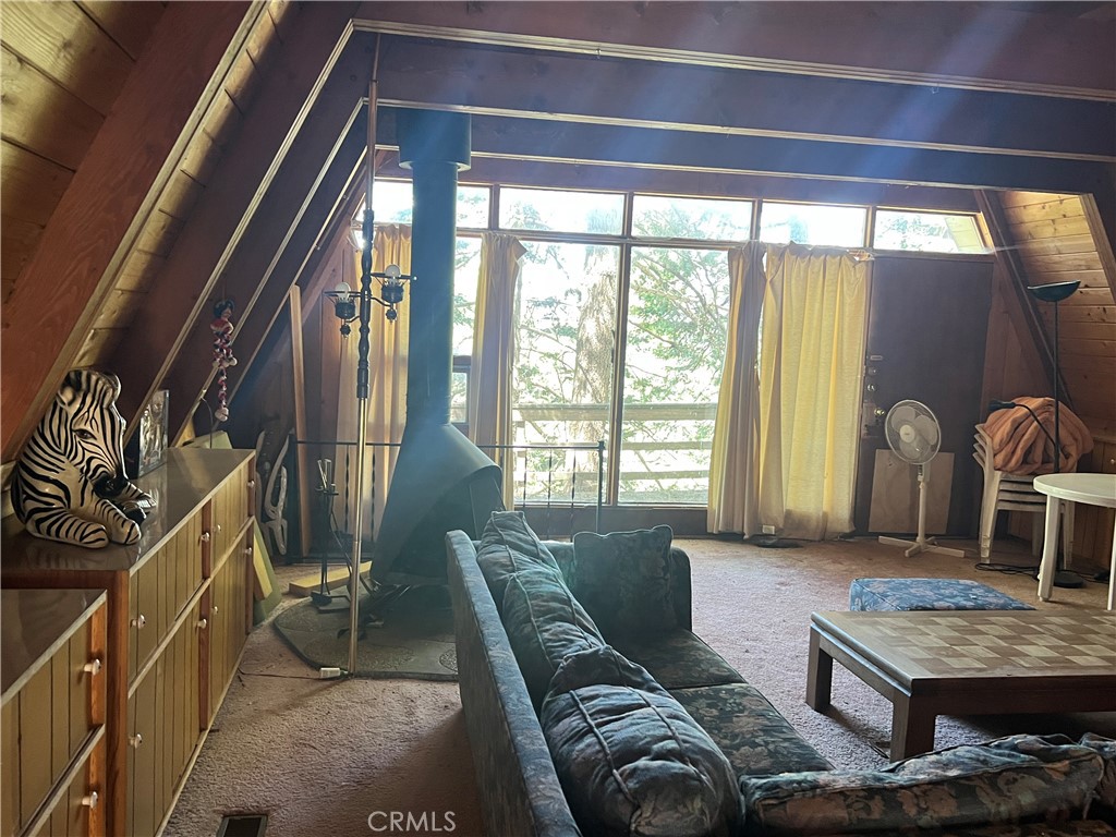 https://media.crmls.org/medias/fbd8c41c-4b25-431e-8424-c0e6e5c7588d.jpg?preset=X-Large