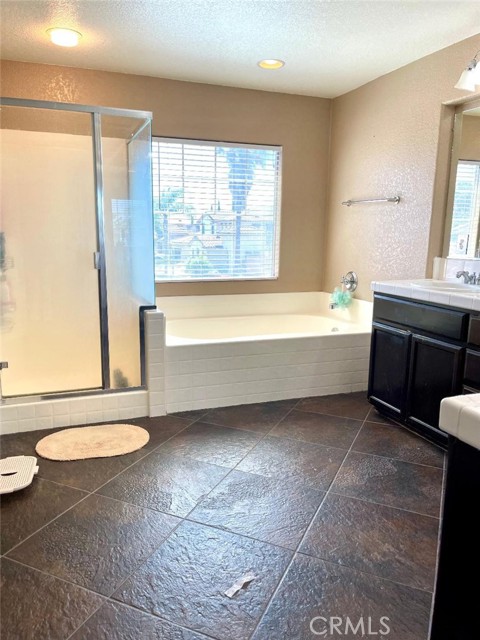 Detail Gallery Image 8 of 27 For 2001 Sola Ct, Atwater,  CA 95301 - 5 Beds | 3/1 Baths