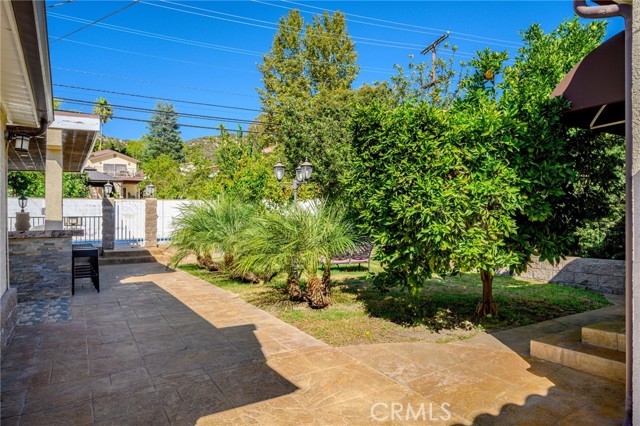 2225 East Glenoaks Boulevard photo 29
