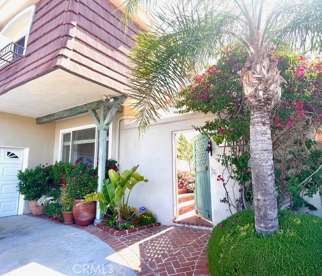 4310 Torreon Drive, Woodland Hills CA: https://media.crmls.org/medias/fbd924f6-f1a7-4f6c-93cb-a423fde865b0.jpg