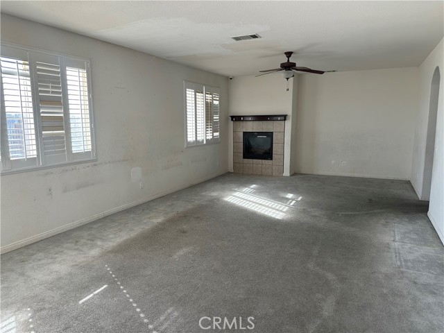 Detail Gallery Image 6 of 23 For 12625 Padrino, Victorville,  CA 92394 - 4 Beds | 2/1 Baths