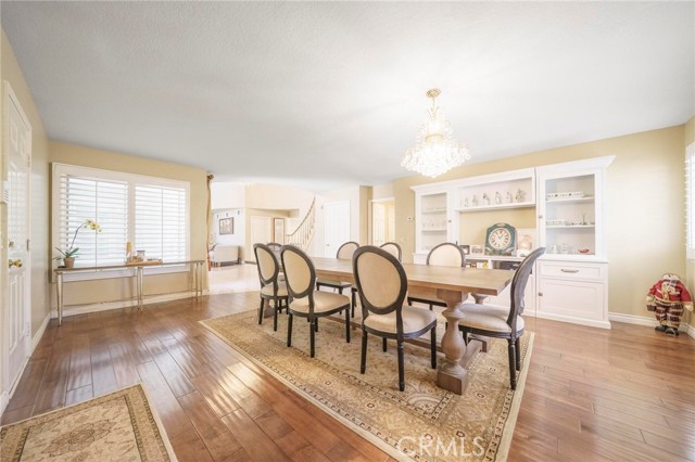 Detail Gallery Image 9 of 32 For 18741 Hillsboro Rd, Northridge,  CA 91326 - 5 Beds | 6/1 Baths
