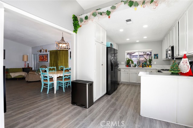 Detail Gallery Image 13 of 36 For 42302 58th, Lancaster,  CA 93536 - 4 Beds | 3 Baths