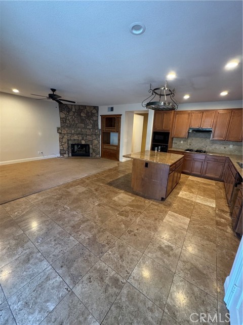 Detail Gallery Image 3 of 15 For 42477 via Serrano, Murrieta,  CA 92562 - 3 Beds | 2/1 Baths