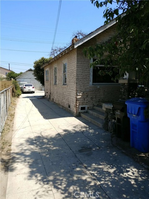 419 E 64th St, Los Angeles, CA 90003