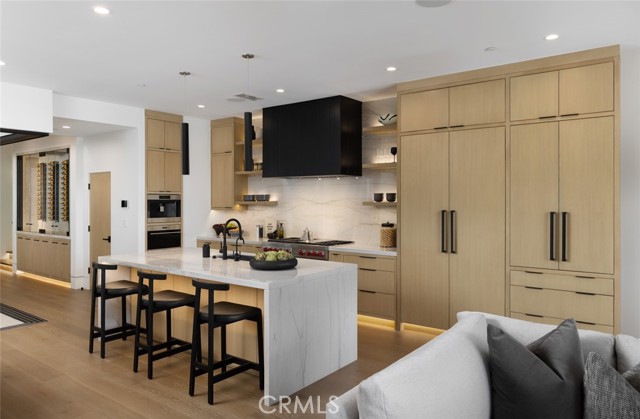 412 Heliotrope Avenue, Corona del Mar CA: https://media.crmls.org/medias/fbdcdd52-224e-4036-9c72-d208f9f18df7.jpg