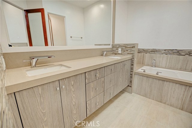 MASTER BATH H/H SINKS