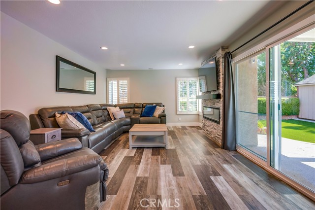 Detail Gallery Image 10 of 48 For 2311 via Pacifica, Corona,  CA 92882 - 4 Beds | 3 Baths