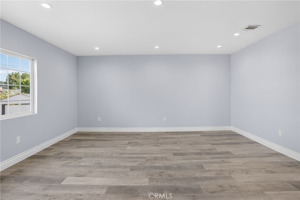https://media.crmls.org/medias/fbde3d05-4e1b-4bae-85d9-57d676770a29.jpg?preset=X-Large