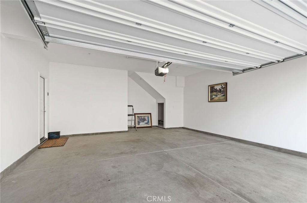 https://media.crmls.org/medias/fbdeb7d7-95de-436d-9e22-9f8bee07eeb3.jpg?preset=X-Large
