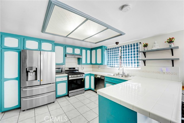 21050 Community Street, Canoga Park CA: https://media.crmls.org/medias/fbdf44c6-9864-4480-bb80-359a95c033e7.jpg
