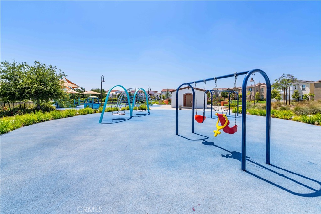 https://media.crmls.org/medias/fbdf824e-d142-4a22-9250-e71493f1f4ea.jpg?preset=X-Large