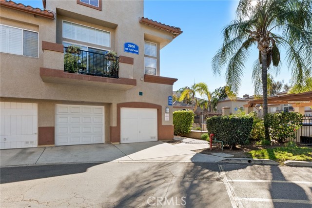 Detail Gallery Image 2 of 45 For 2900 via Toscana #101,  Corona,  CA 92879 - 2 Beds | 2 Baths