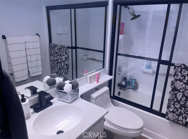 41172 Geranio Circle, Murrieta CA: https://media.crmls.org/medias/fbe0f6a9-8096-452e-8f32-82be5628d328.jpg