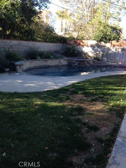 Detail Gallery Image 13 of 18 For 19224 Sylvan St, Tarzana,  CA 91335 - 3 Beds | 2 Baths