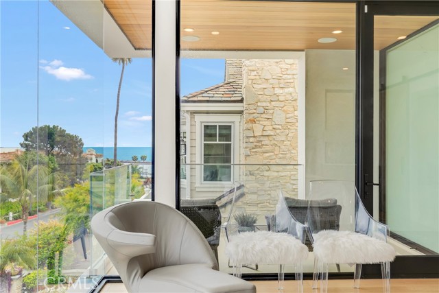 Detail Gallery Image 30 of 61 For 221 Heliotrope Ave, Corona Del Mar,  CA 92625 - 4 Beds | 5/1 Baths