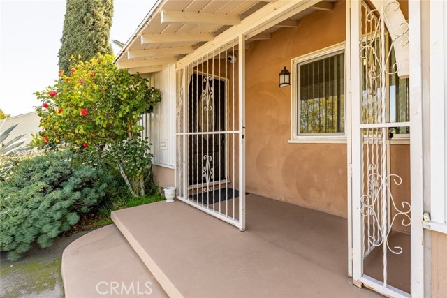 5805 Bucknell Avenue, Valley Village CA: https://media.crmls.org/medias/fbe22110-33f4-4d8e-962b-5f37198c2305.jpg