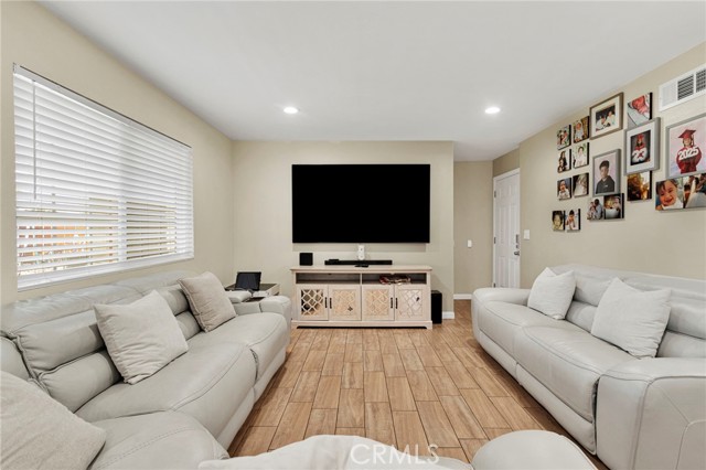 Detail Gallery Image 5 of 56 For 14396 Mojave Ln, Victorville,  CA 92394 - 4 Beds | 2 Baths