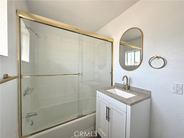 Detail Gallery Image 14 of 15 For 5161 Clinton, Los Angeles,  CA 90004 - 4 Beds | 3/1 Baths