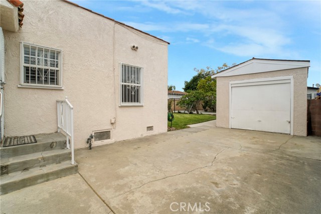 531 W Arbutus Street, Compton CA: https://media.crmls.org/medias/fbe4eaab-dc20-4b20-bf5e-f5cb8f2669e0.jpg