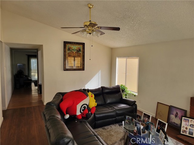 Detail Gallery Image 10 of 17 For 16674 War Cloud Dr, Moreno Valley,  CA 92551 - 3 Beds | 2 Baths