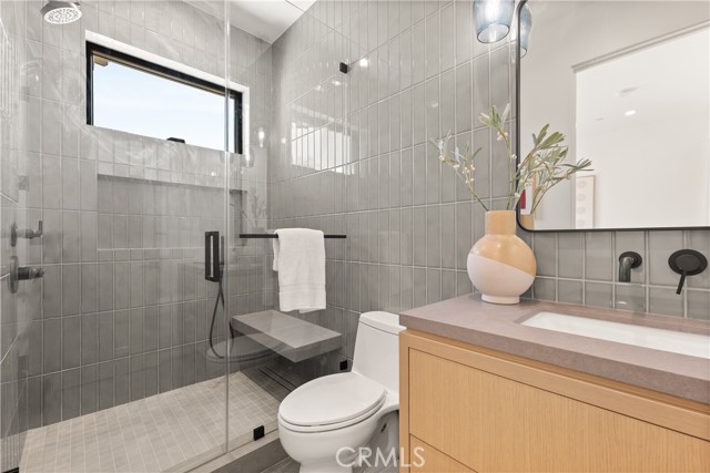 Image 15 of 38 For 13536 Morrison Street