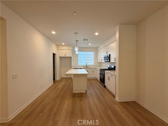 Detail Gallery Image 2 of 17 For 14130 Bay St, La Mirada,  CA 90638 - 3 Beds | 3/1 Baths