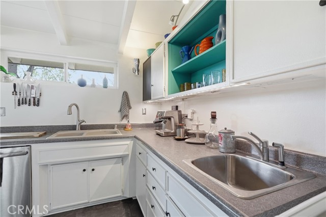 Detail Gallery Image 13 of 26 For 6141 Jumilla, Woodland Hills,  CA 91367 - 3 Beds | 2/1 Baths