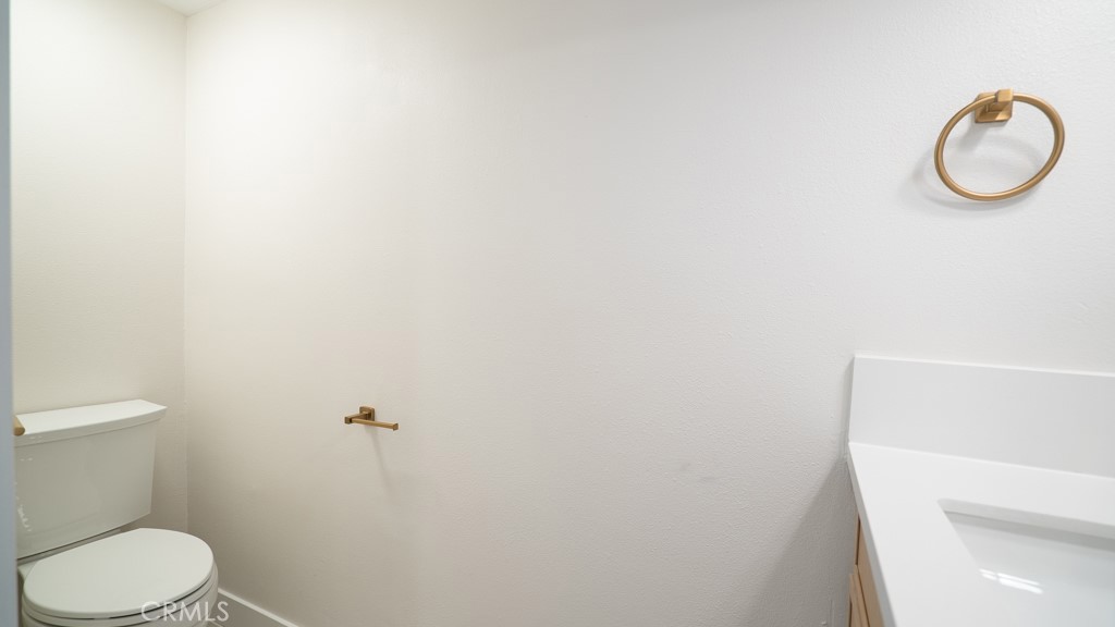 https://media.crmls.org/medias/fbe70e31-d5d5-4d62-8aff-e502efe16d1a.jpg?preset=X-Large