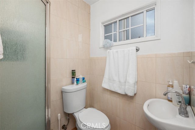 12343 Rives Avenue, Downey CA: https://media.crmls.org/medias/fbe70fe2-7629-46e6-b273-55ce365910cc.jpg