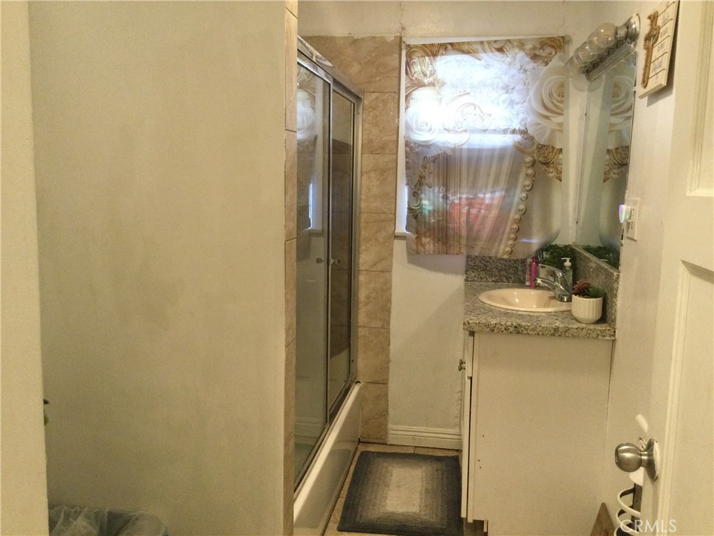 https://media.crmls.org/medias/fbe814d2-5c6e-4d9d-b745-6cef01ab6d4a.jpg?preset=X-Large
