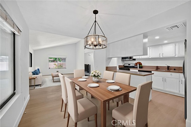 600 Central Avenue, Riverside CA: https://media.crmls.org/medias/fbe8bebe-0995-4185-92f4-88027fc56d7b.jpg