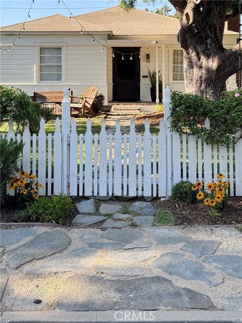 Detail Gallery Image 2 of 68 For 621 E 20th St, Santa Ana,  CA 92706 - 3 Beds | 2 Baths