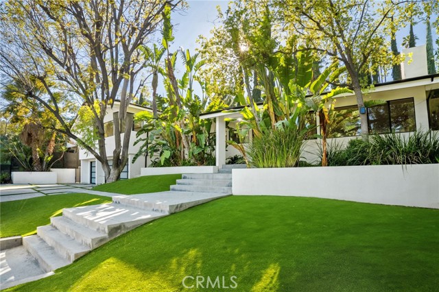 5265 Del Moreno Drive, Woodland Hills CA: https://media.crmls.org/medias/fbe92a66-4693-402e-bf0e-3491f098b944.jpg